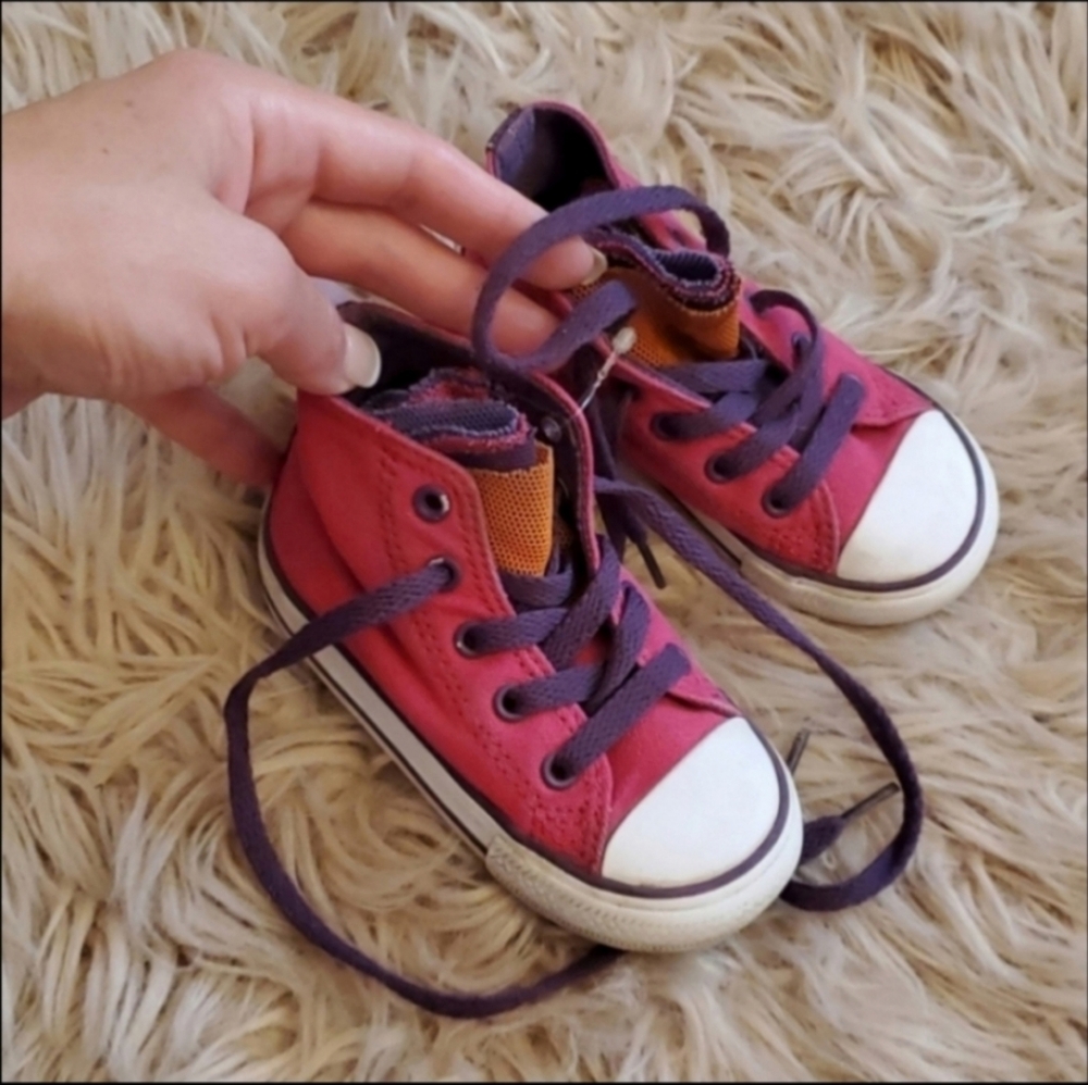 Convers Kids size 6